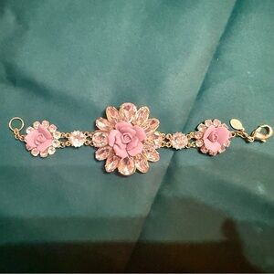 EUC Express Stunning Vintage Pink Rose and Gold Crystal Bracelet